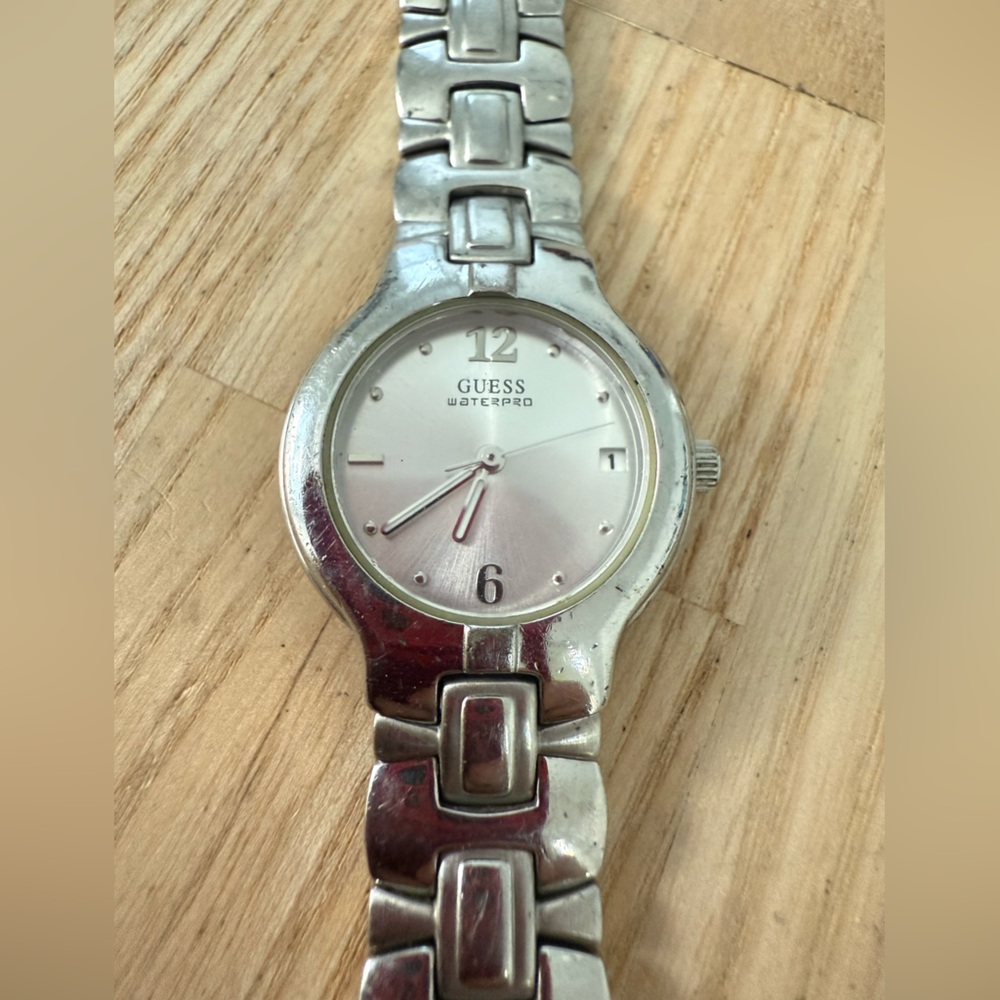 Guess waterpro ladies silver tone watch NEW BATTERY